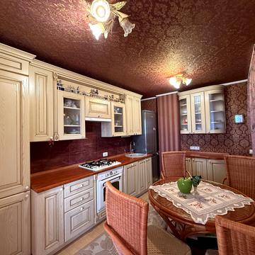 Теплична вул., 38