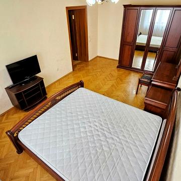 Срібнокільська вул., 20