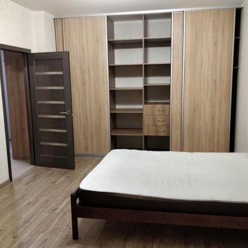 Рональда Рейгана вул. (Теодора Драйзера), (Будинок 1)