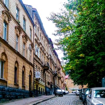 Миколая Коперника вул., 44