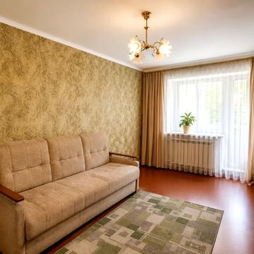 Космонавтів вул., 33