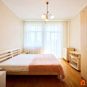 Новодарницька вул., 13