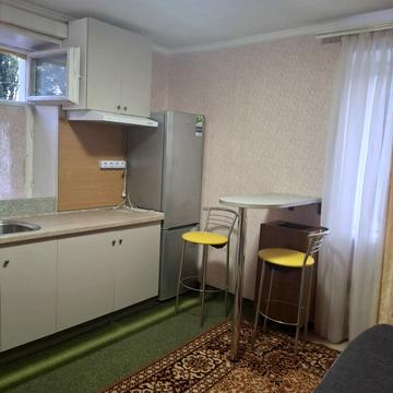 Радісна вул., 7