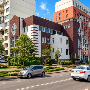 Академіка Сахарова вул., 16