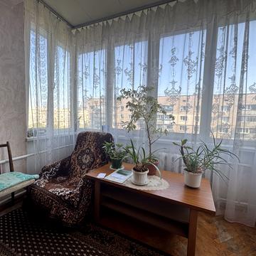 Незалежності бульв. (50 років Жовтня), 10
