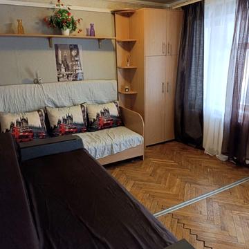 Академіка Корольова вул., 1/2