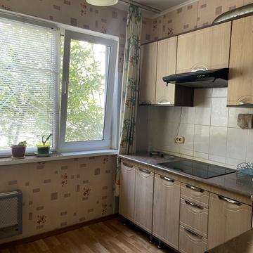 Академіка Глушкова просп., 17