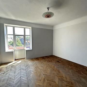 Богдана Хмельницького вул., 52