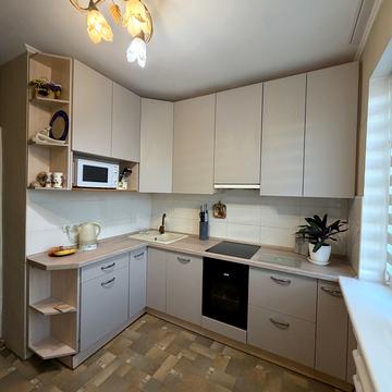 Академіка Глушкова просп., 33