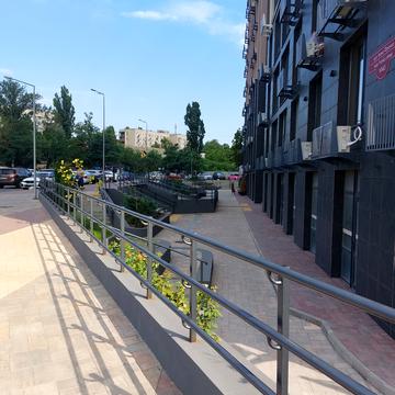 Івана Франка вул., 40 к1