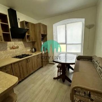 Василя Стуса вул., 42