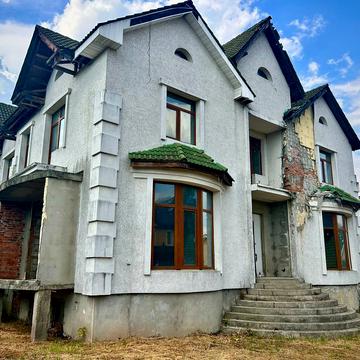 Вишнева, 5
