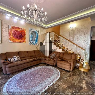 Воздвиженська вул., 28/30