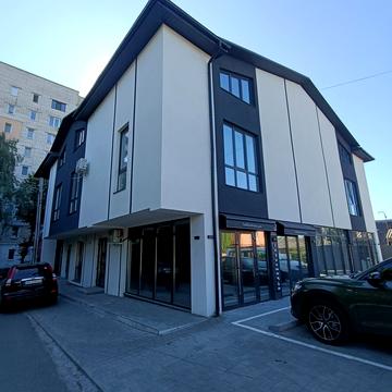 Лялі Ратушної вул., 113а