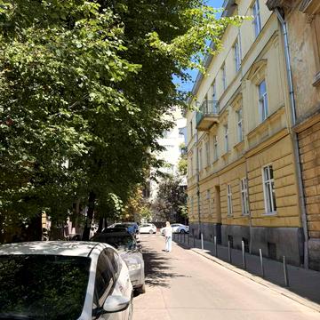 Юліана Романчука вул., 4