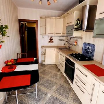 Героїв просп., 33
