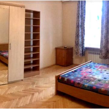Саксаганського вул., 28
