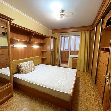 Андрія Мельника вул., 8