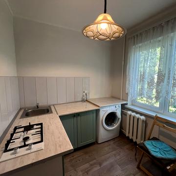 Космонавтів вул., 52