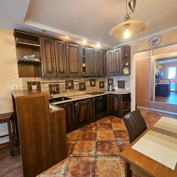 Європейського Союзу просп. (Правди), 5-Б