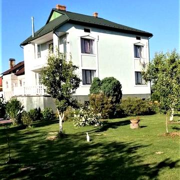 Зарічна вул., 27