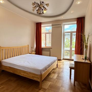 Панаса Мирного вул., 12/7