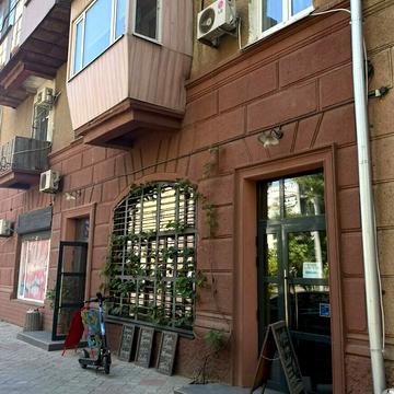 Середньофонтанська вул., 32