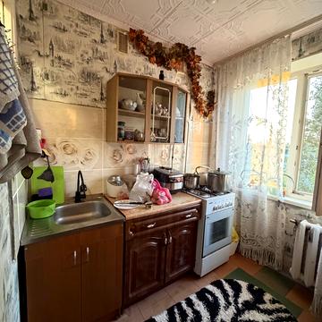 Космонавтів вул., 31
