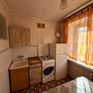 Миру вул., 100
