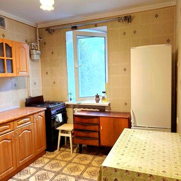 Академіка Корольова вул., 104