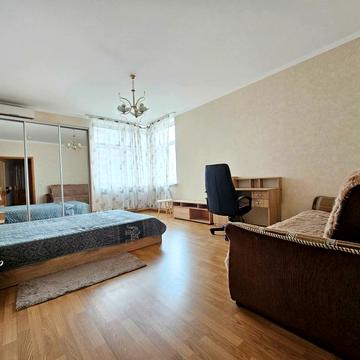 Бориспільська вул., 6