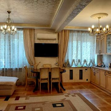 Іскринська вул., 33