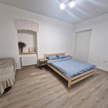 Богдана Хмельницького вул., 135