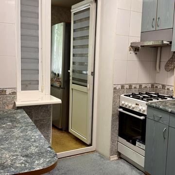 Космонавтів вул., 21/4