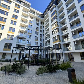 Петра Карманського вул. (), (Будинок 1)