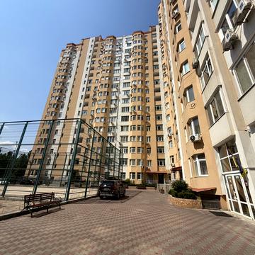 Добровольців вул. (Маршала Говорова), 8