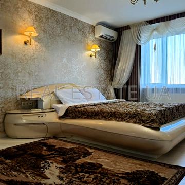 Йорданська вул. (Лайоша Гавро), 1