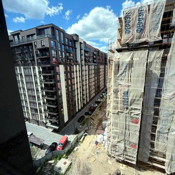 Романа Левицького вул., 4