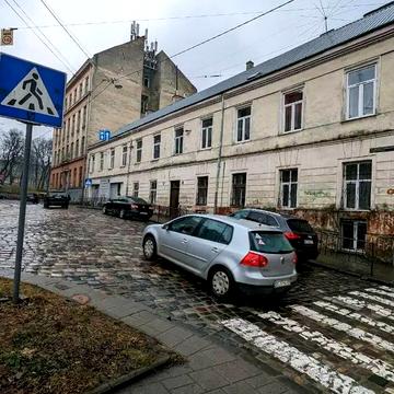 Данила Галицького пл., 6