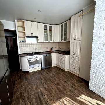 Львівська вул., 5