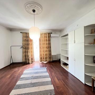 Рейтарська вул., 2