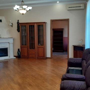 Костянтинівська вул., 1