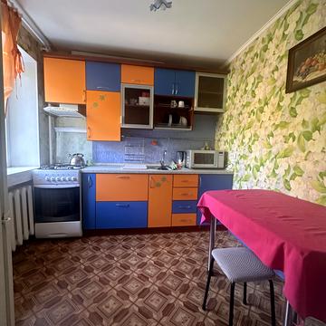 Героїв Крут вул. (Валентини Терешкової), 1