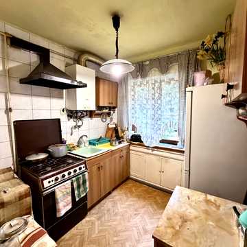 Ростислава Братуня вул., 8