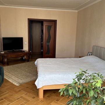 Зоопаркова вул., 2
