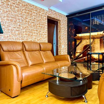 Михайла Грушевського вул., 7