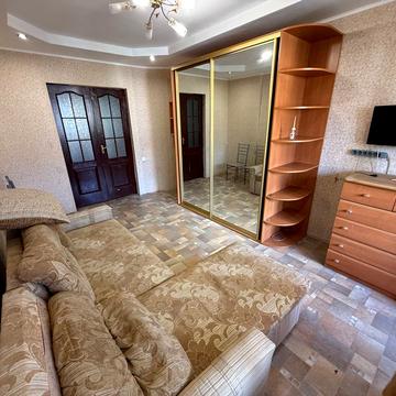 Михайла Грушевського вул., 3