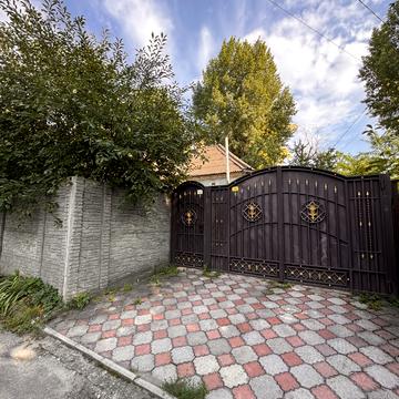 Енергетиків вул., 8