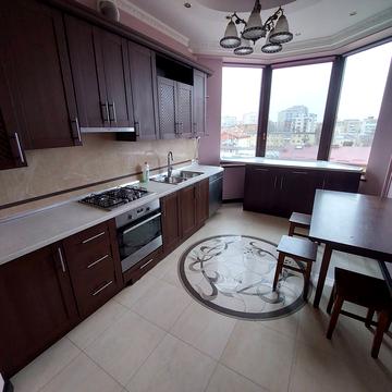 Братів Міхновських вул. (Московська), 37а