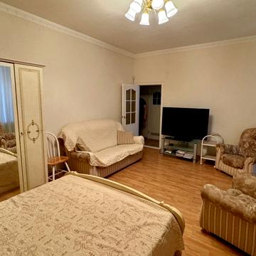 Володимирська вул., 37